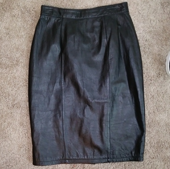 Black leather pencil skirt - Picture 2 of 2